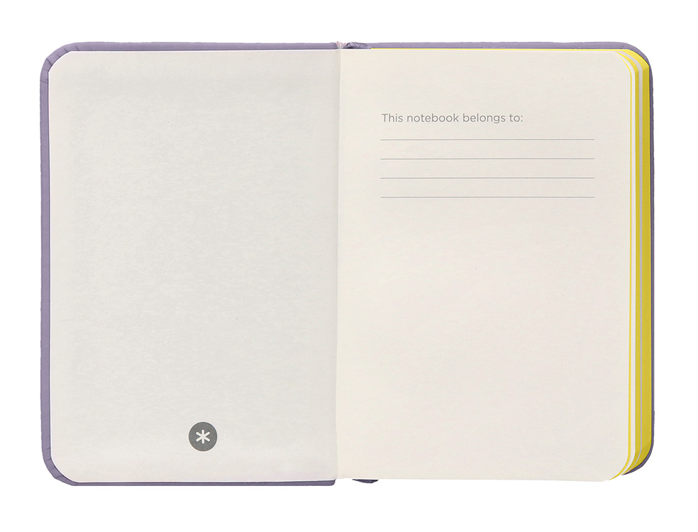CUADERNO CON GOMILLA ANTARTIK NOTES TAPA DURA A7 HOJAS LISAS MORADO Y AMARILLO 80 HOJAS 80 GR FSC